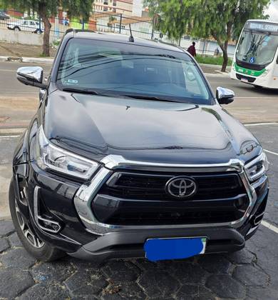 TOYOTA HILUX 2.8 D-4D TURBO DIESEL CD SRX PLUS 4X4 AUTOMÁTICO